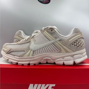 Nike Air Zoom Vomero 5 Phantom Light Bone BRAND NEW Size 10 Women